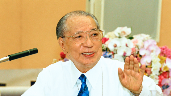 勇気の声で民衆勝利の旗を